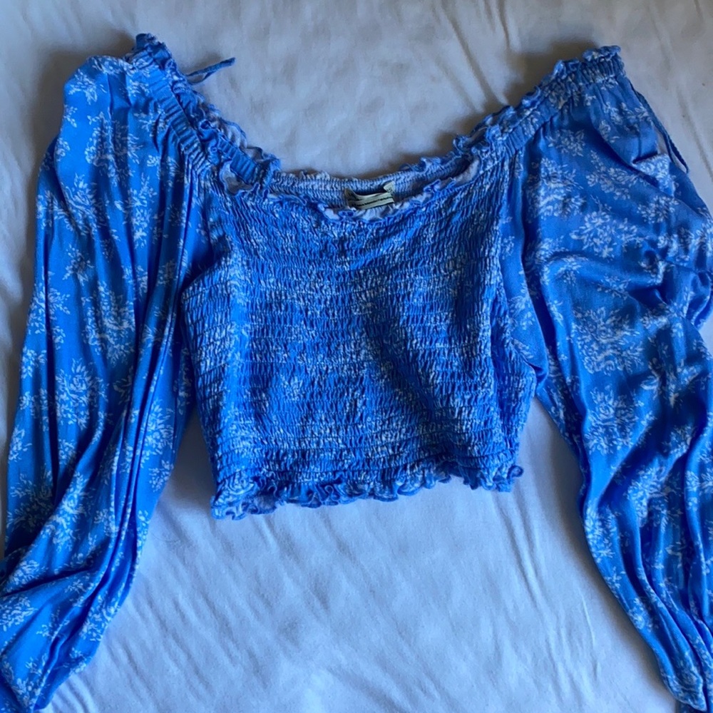 Urban Outfitters gorgeous blue flouncy sleeved top